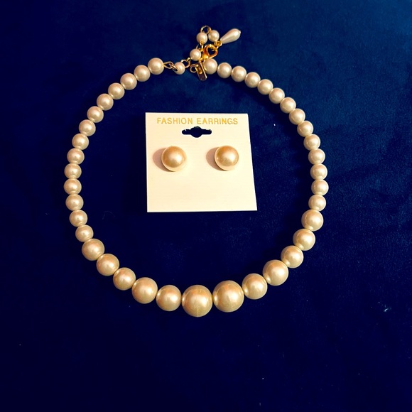 3/$15. New Pearl Earring & Necklace Set - Picture 1 of 2